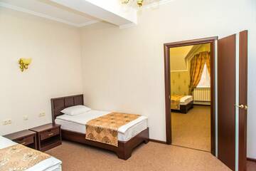 Классический четырехместный номер в Гостинице KaroZa